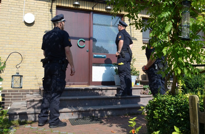 POL-Bremerhaven: Aktion &quot;Gemeinsam Wachsam&quot; Aufklärung zu Betrugsdelikten wird intensiviert: Polizisten informieren zu Hause - Auch Einbruchschutz im Blick