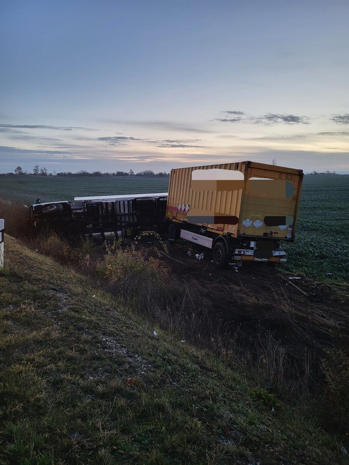 API-TH: Mehrstündige Vollsperrung nach schwerem Lkw-Unfall auf der A71