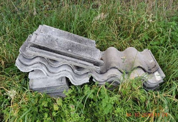 POL-WHV: Illegale Verbringung gefährlicher Abfälle in Schortens - Unbekannter entsorgt asbesthaltige Faserzementplatten