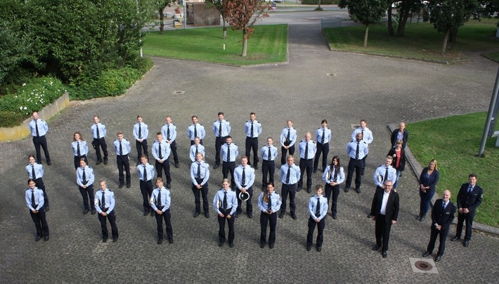 POL-MI: Nachersatz: 35 neue Polizistinnen und Polizisten im Kreis begrüßt