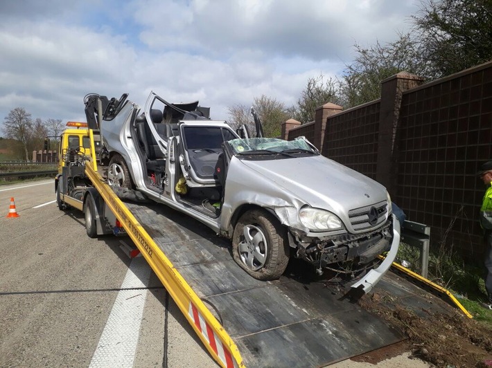 POL-GÖ: (241/2017) Dreizehn Kilometer Stau nach Unfall auf der A 7 bei Echte - 65 Jahre alter Mercedesfahrer verletzt