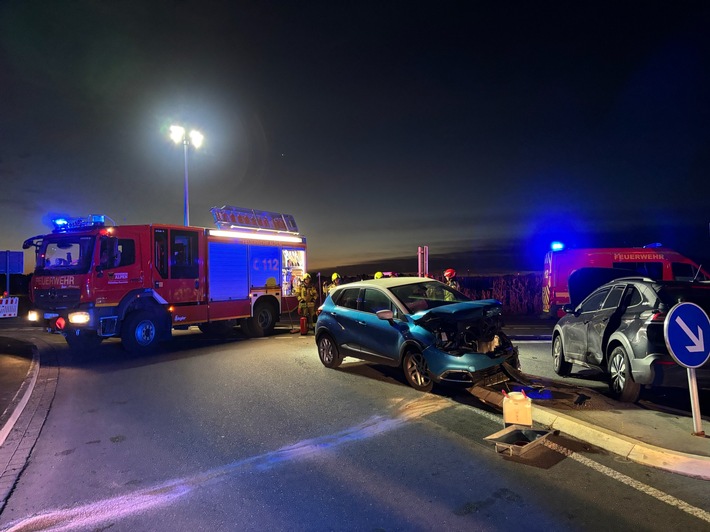 FW Alpen: Verkehrsunfall mit zwei beteiligten Fahrzeugen