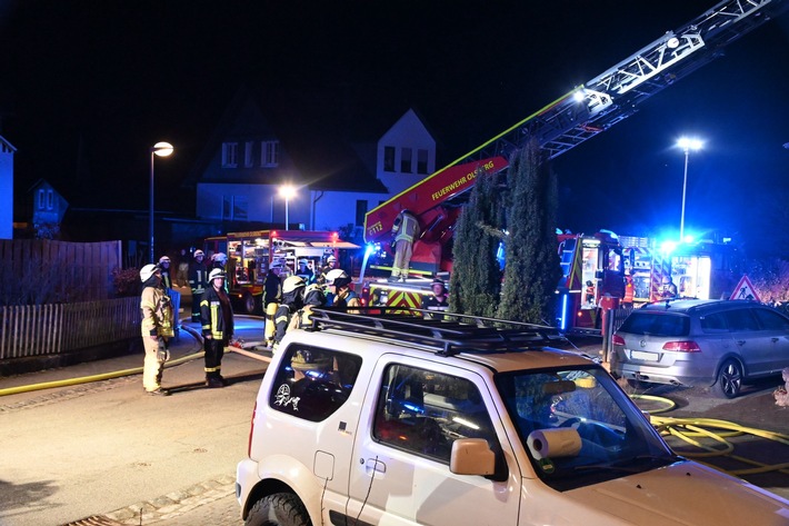 FF Olsberg: Rauchmelder weckt Bewohnerin - Wintergarten steht in Flammen