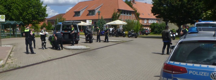 POL-LG: ++ Schwerpunktkontrolle "Motorradfahrer" -> Polizei kontrolliert auf der Bundesstraße 195 und Umgebung die Zweiradfahrer ++ 171 statt 100 km/h ++ Polizei kontrolliert mit Motorrad-Kontroll-Trupp ++