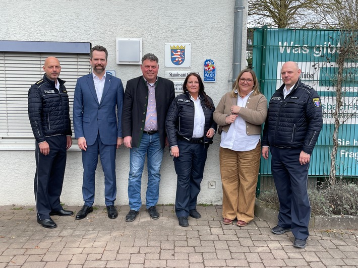 Mittelhessen: WETTERAUKREIS: + Daniela Häcker-Bublik im Rosbacher Rathaus als neue Schutzfrau vor Ort vorgestellt +
