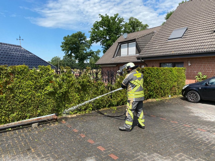 FW-Schermbeck: Erneuter Heckenbrand am Samstag