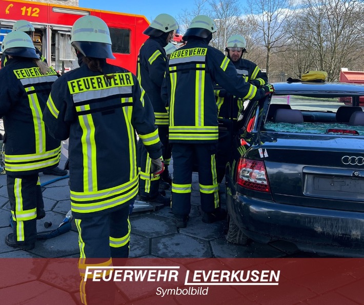 FW-LEV: Verkehrsunfall Friedrich-Ebert-Straße