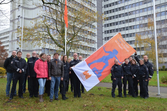 POL-HL: Polizeidirektion Lübeck / Beginn der Orange Days - die Polizei sagt: Nein zu Gewalt gegen Frauen