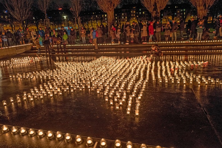 Kerzenmeere für Armutsbetroffene: Caritas-Solidaritätsanlass «Eine Million Sterne»