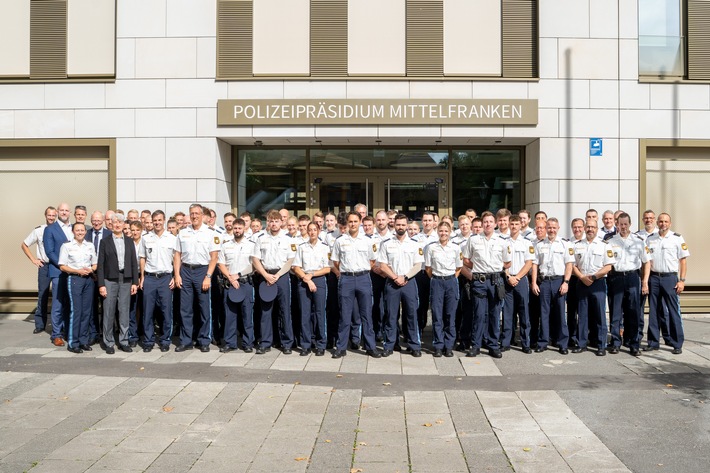 POL-MFR: (787) Das Polizeipräsidium Mittelfranken begrüßt seine neuen Beamtinnen und Beamten