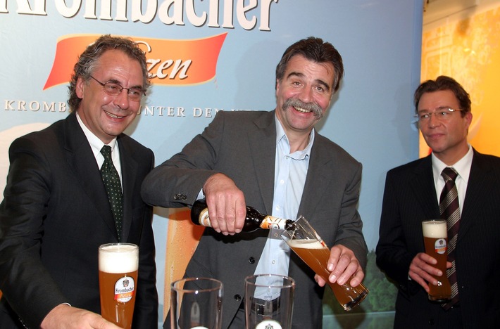 Krombacher Weizen auf Internorga in Hamburg der Öffentlichkeit vorgestellt / WM-Trainer Heiner Brand: "Das Krombacher Weizen schmeckt wirklich klasse"