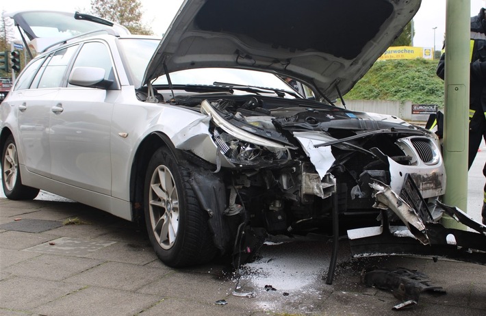 POL-HA: Zwei Leichtverletzte nach Verkehrsunfall in Boele - Medizinischer Notfall