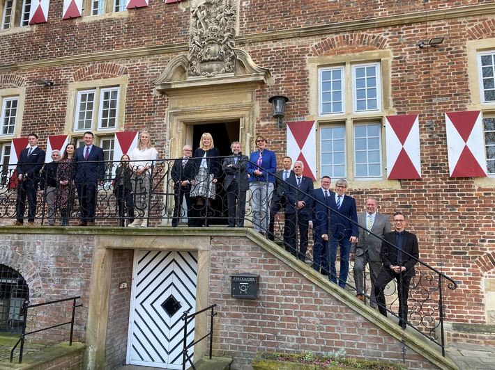 POL-HAM: Polizeipräsidentinnen und Polizeipräsidenten aus Nordrhein-Westfalen treffen sich auf Schloss Oberwerries