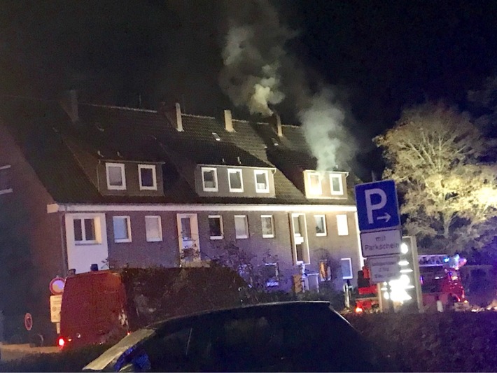 POL-WHV: Küchenbrand in Varel (FOTO) - Brandursache unbekannt