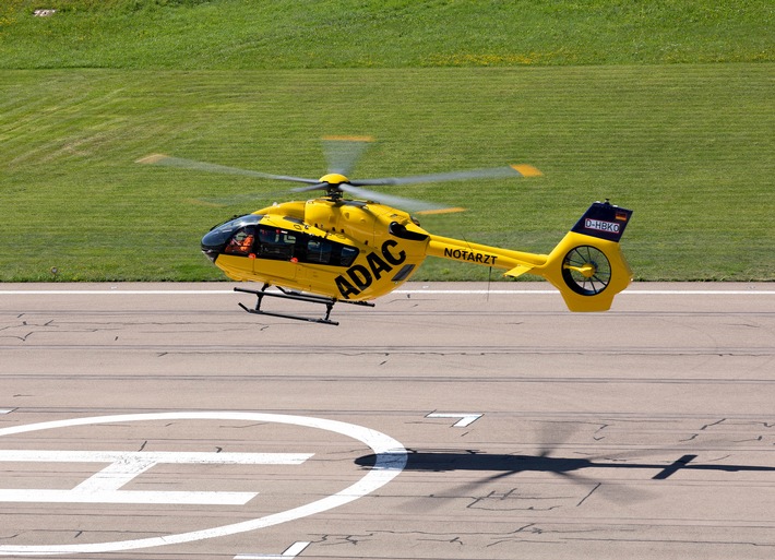 ADAC Luftrettung führt modernsten Hubschrauber ein / Übergabe der ersten zwei Maschinen des Typs H145 mit Fünfblattrotor / Gesamte H145-Flotte wird schrittweise auf fünf Rotorblätter umgebaut