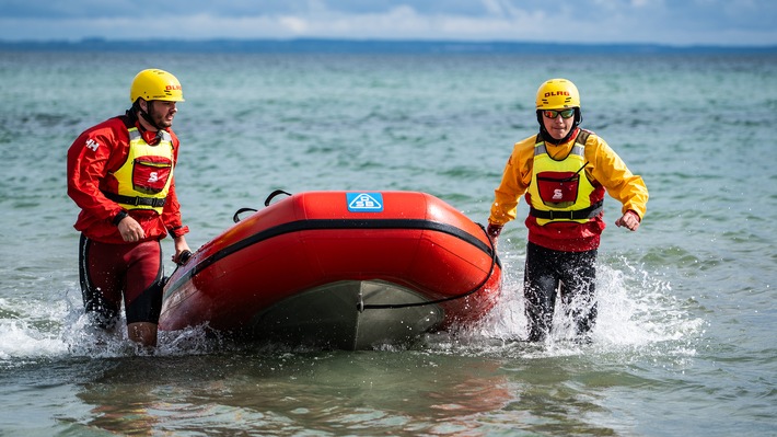 Einladung zur Pressekonferenz der DLRG: Rettungsschwimmer bewahren 2023 über 1.000 Menschenleben