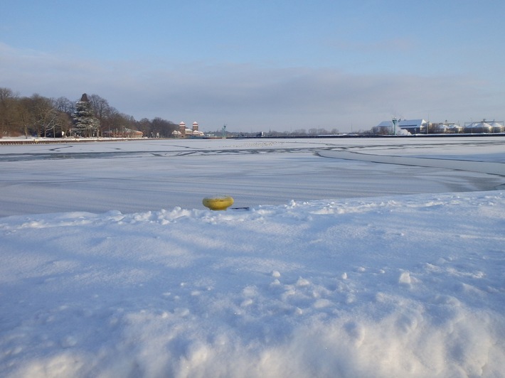 POL-HF: Wasserschutzpolizei warnt die Bevölkerung- Mittellandkanal und Weser gefroren