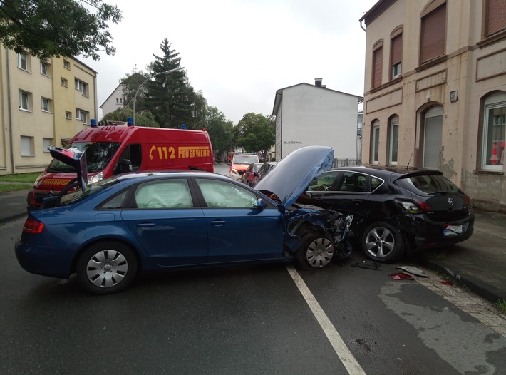 FW-EN: Wetter - Kleinbrand und Verkehrsunfall