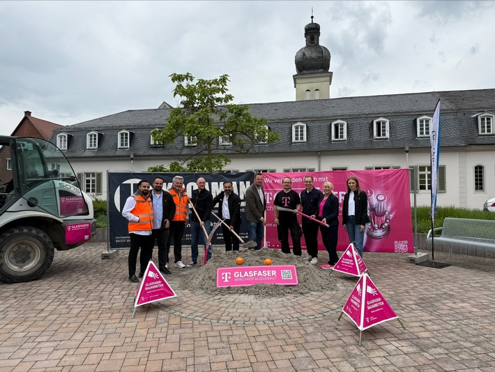 Weiterstadt: Spatenstich für Glasfaserausbau