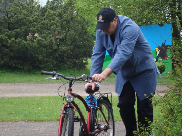 POL-FL: Flensburg - Achtung ! Polizeiaktion am 26.09.12 : Mach dein Fahrrad fit für die dunkle Jahreszeit