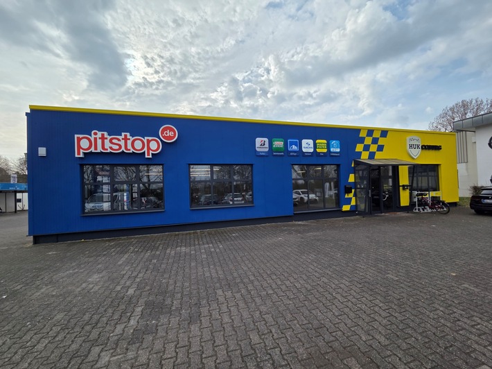Neues Design: pitstop-Filialen erhalten zusätzlich HUK-Logo