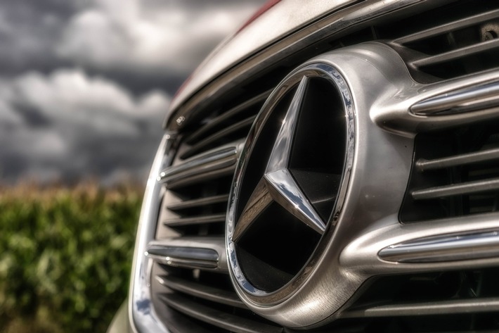 OLG Hamm lässt Mercedes-Motor nach Abschalteinrichtung untersuchen