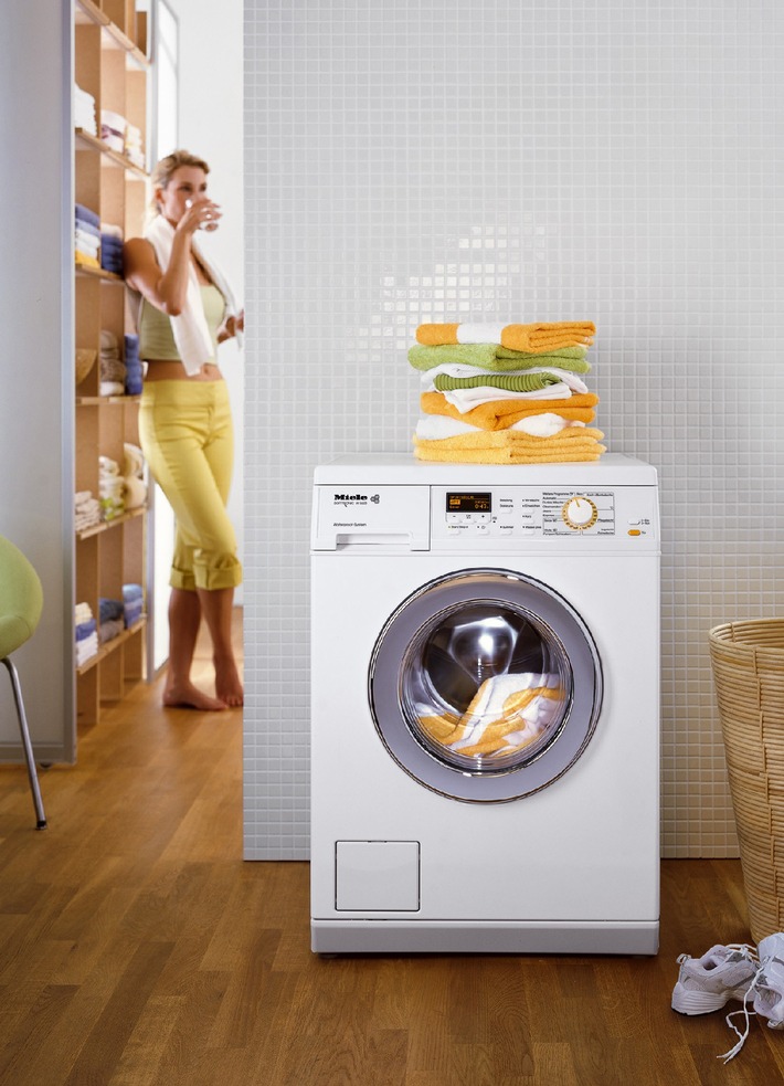 Miele: Neue Wäschepflegegeräte mit intelligentem Know-how / Sensoren sind das Gehirn der Waschmaschine / Schontrommel, textilspezifische Waschprogramme und patentiertes Spülverfahren