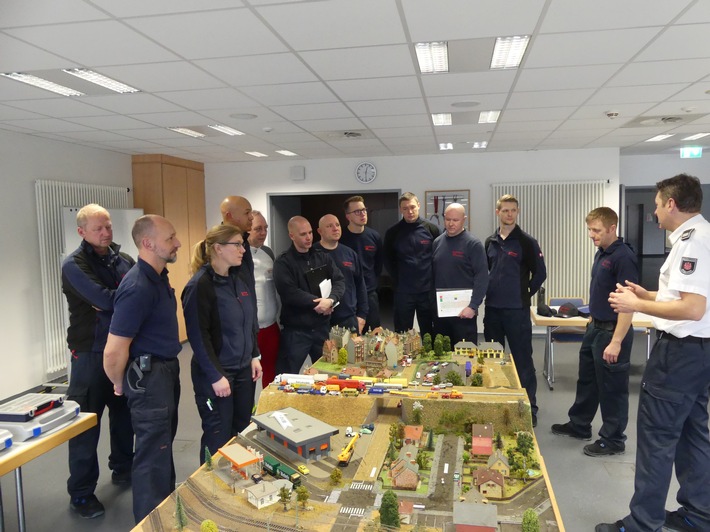 FW Dinslaken: Erstes Seminar Gruppenführer*in Rettungsdienst erfolgreich abgeschlossen