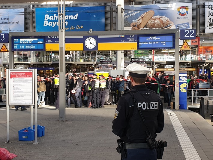 Bundespolizeidirektion München: 45-minütige Bahnsteig-/Gleissperrung am Münchner Hauptbahnhof - Spezialkräfte der Bundespolizei begutachteten einen verdächtigen Gegenstand