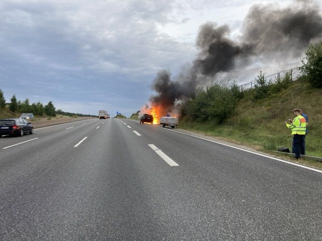 POL-OH: Brennendes Fahrzeuggespann auf der Autobahn 4 - Abfahrt Friedewald