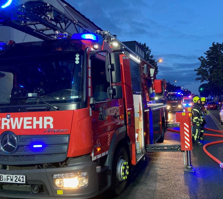 FW-OB: Brand in einem Oberhausener Friseursalon