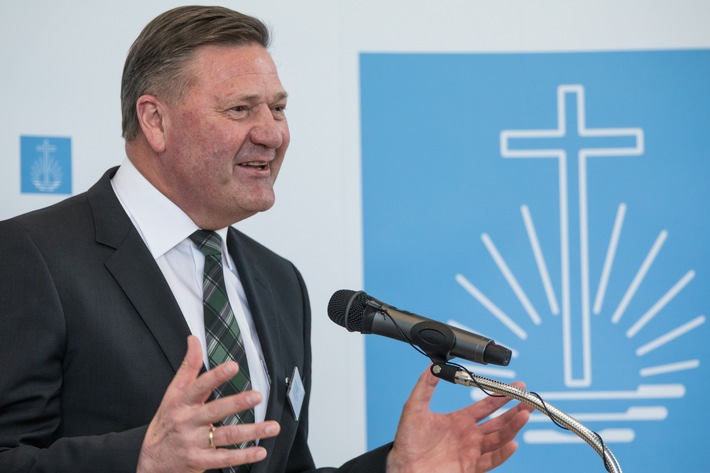 Neuapostolische Kirche Westdeutschland stellt sich öffentlich vor