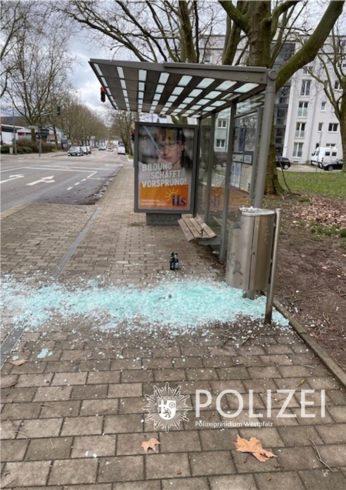 POL-PPWP: Wer hat die Bushaltestelle beschädigt?