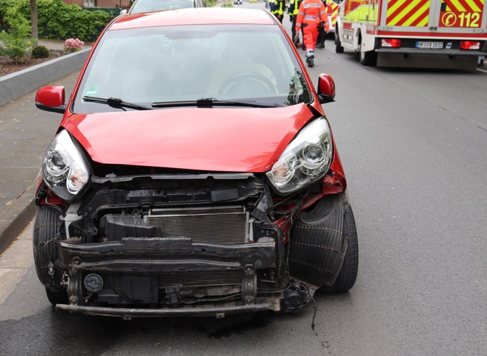 POL-HF: Verkehrsunfall im Kreuzungsbereich- Vorfahrt missachtet