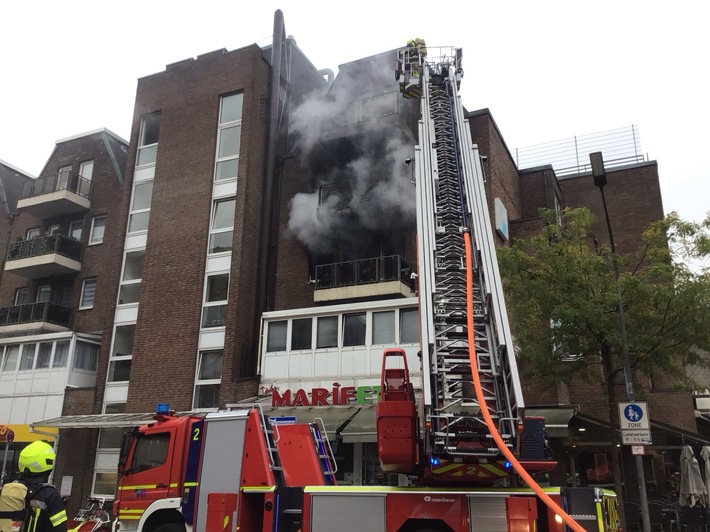 FW-GE: Wohnungsbrand in einem Wohn- und Geschäftshaus