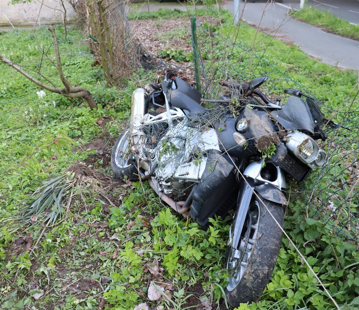 POL-HF: Verkehrsunfall - Motorradfahrer schwer verletzt