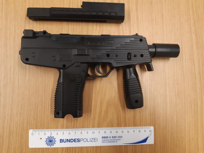 BPOL NRW: Vier Jugendliche und eine Softairwaffe - Ingewahrsamnahmen durch Bundespolizei