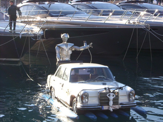 Mercedes Benz entwickelt erste Wasser-Parkplätze! / Wassersport der Zukunft - Ein Stern zeigt uns den Weg