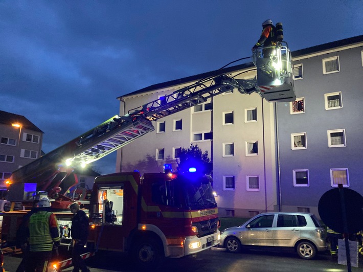 FW-EN: Rauch aus Dachfenster