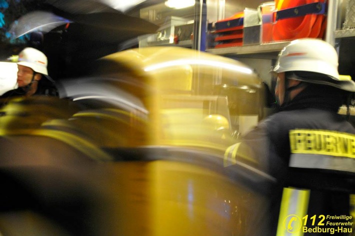 FW-KLE: Feuerwehr rettet Rollstuhlfahrerin aus Aufzug.