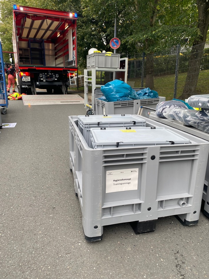 FW-Velbert: Brand in einem Firmengebäude am Rosenkamp