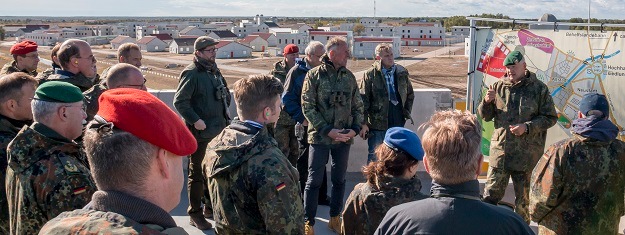 Verteidigungsausschuss zeigt sich beeindruckt vom modernsten Übungszentrum des Heeres