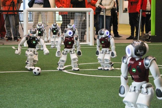 Die Erfolgsgeschichte geht weiter: B-Human wird in Sydney zum siebten Mal RoboCup-Weltmeister