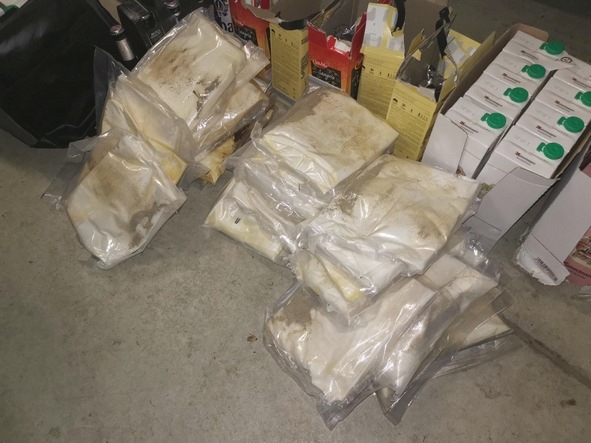 BPOL-FL: Handewitt - Bundespolizei und Zoll stellen 22 kg Amphetamine sicher