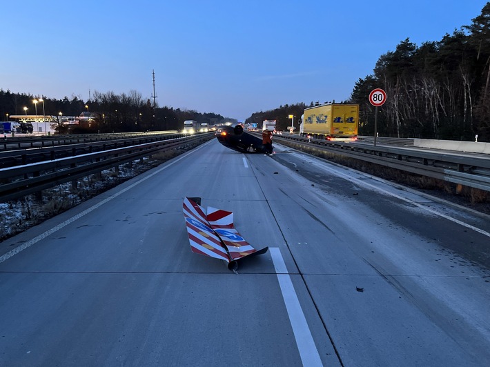 API-TH: Pkw überschlägt sich - Fahrer unverletzt