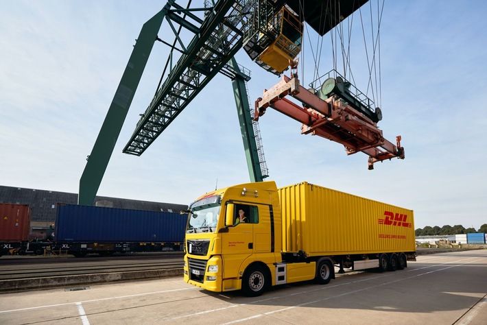 PM: DHL setzt in seiner Formel-1-Logistik erstmals auf Schienentransport / PR: DHL brings rail into its Formula 1® logistics for the first time