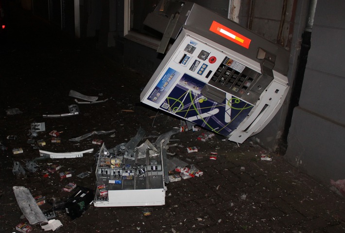 POL-DU: Mittelmeiderich: Zigarettenautomat gesprengt - Zeugen gesucht (FOTO)