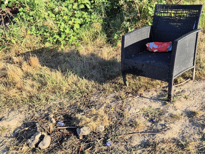 FW-EN: Personen zünden Feuer auf Feld an