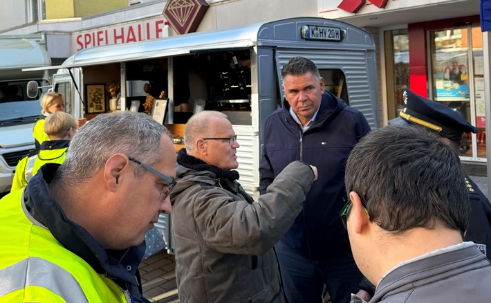 POL-UN: Erfolgreiche Veranstaltung &quot;Coffee with a Cop&quot; stärkt Bürgernähe und Prävention