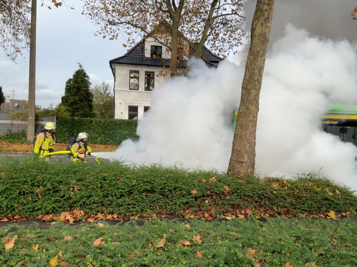 FW-GLA: Brennender Linienbus auf der Bottroper Straße